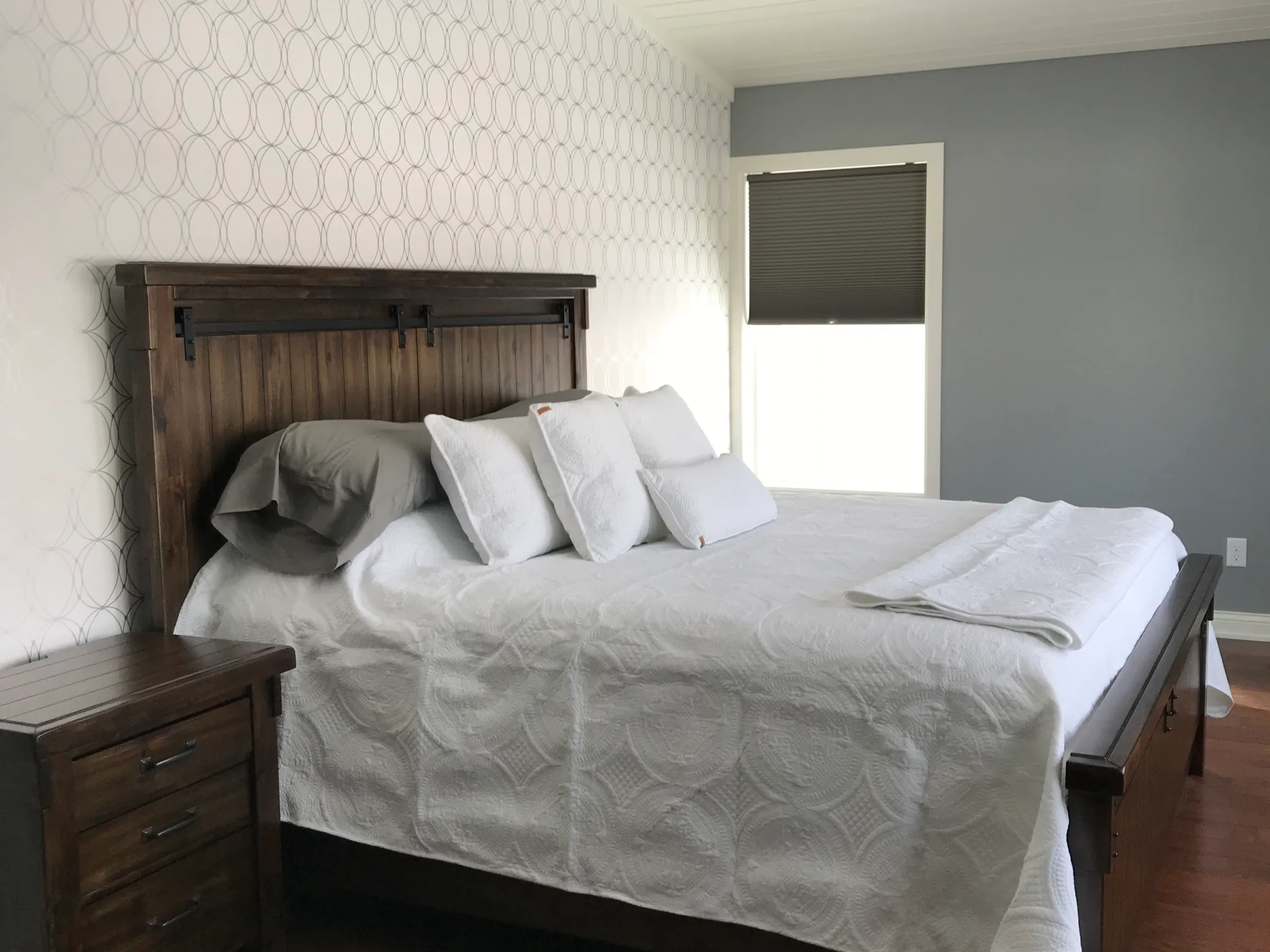 Two-Silo-Farmhouse-Room-1