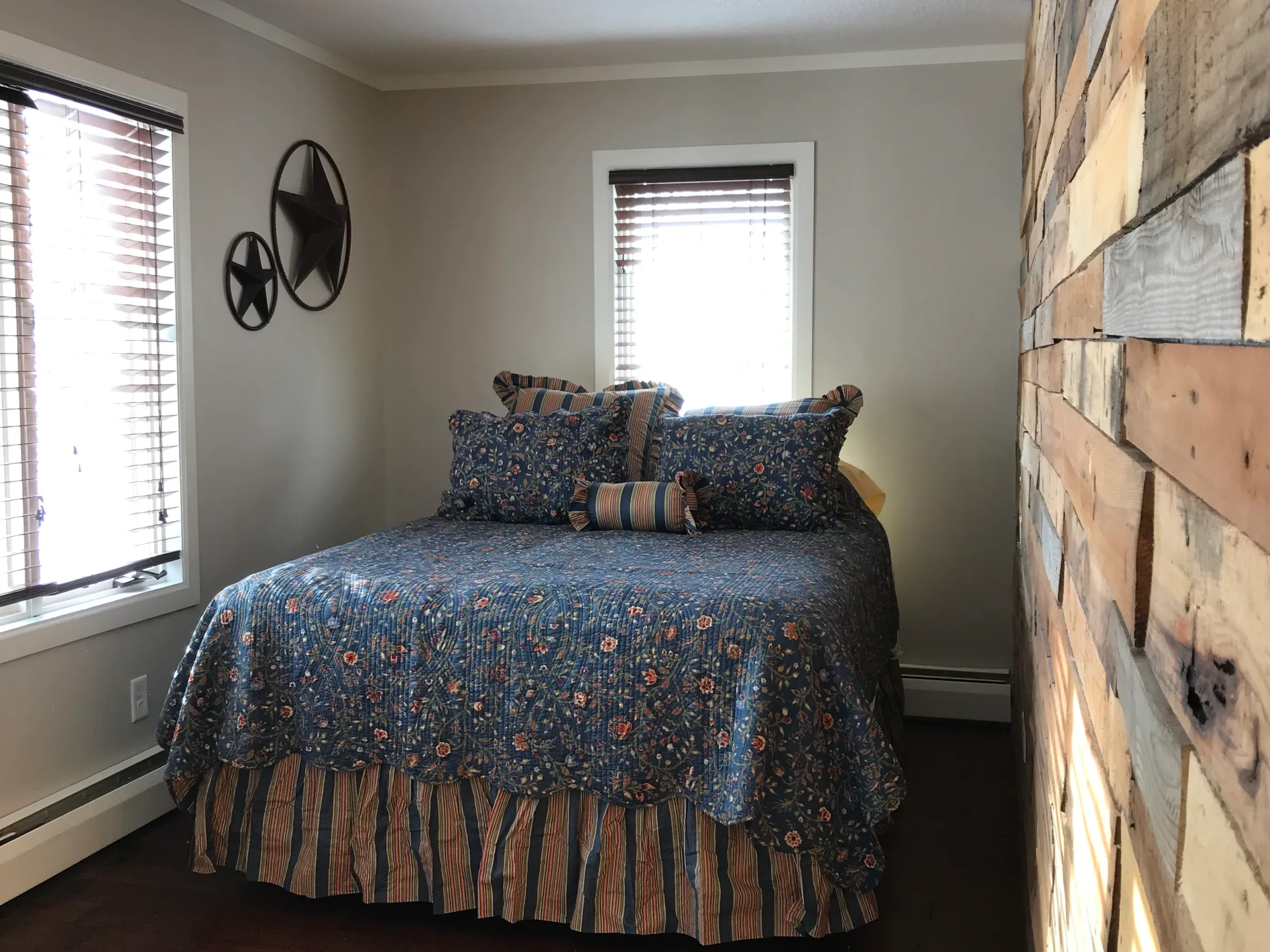 Two-Silo-Farmhouse-Room-2